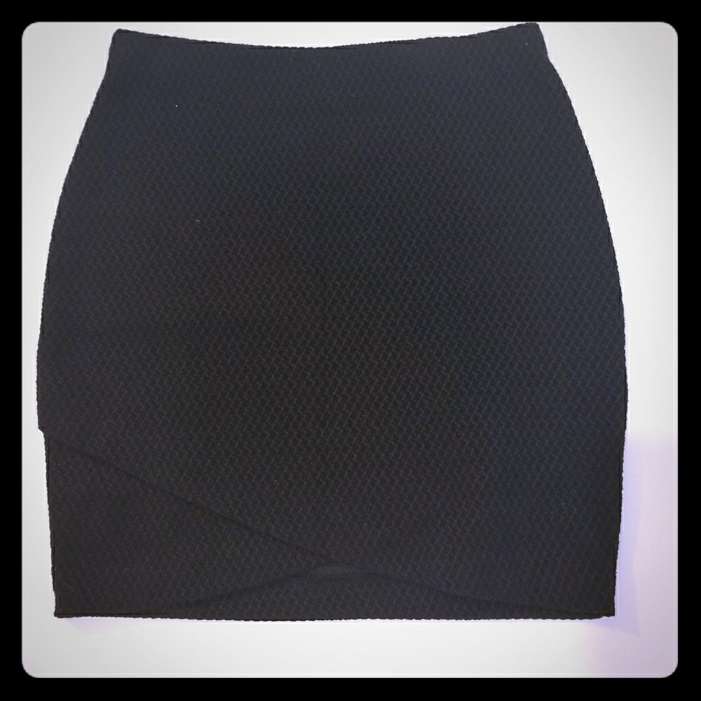 Black stretchy skirt.